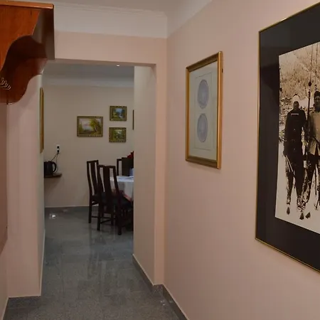 Private Pyrkerstrasse Homestay *